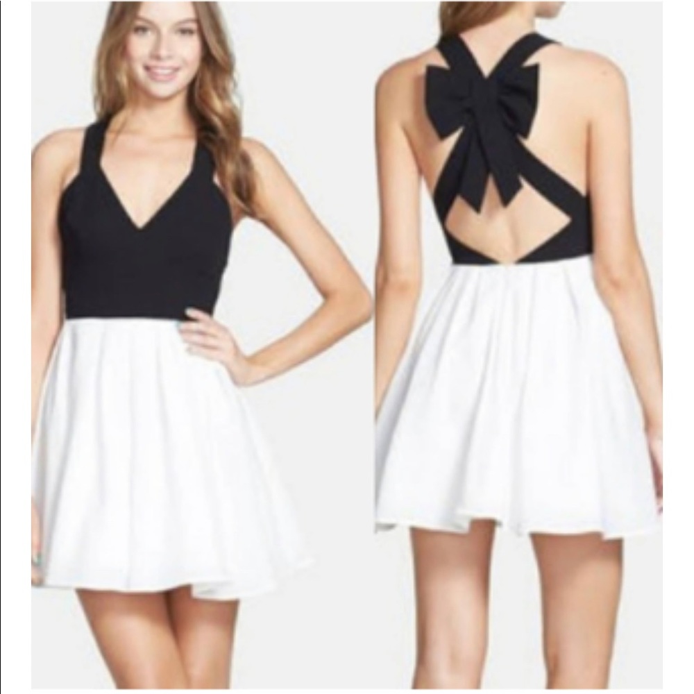 Ezra Black & White Race Black with Bow Dress size small